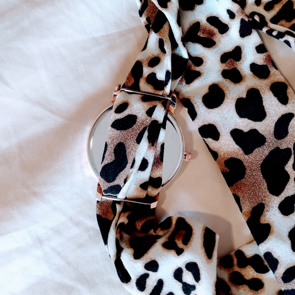 New, Silk leopard print ladies watch. - Picture 4 of 6